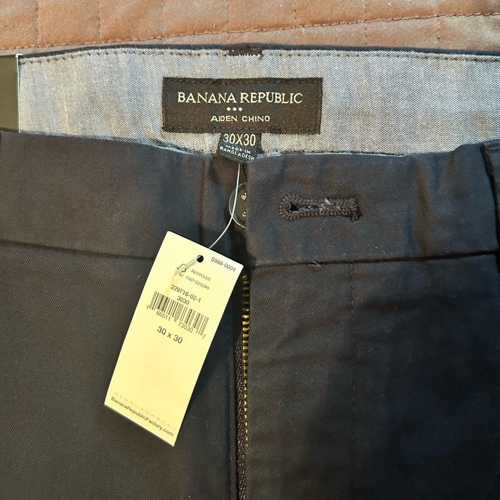 Banana Republic Aiden Chinos Men’s size 30x30, new with tags. Navy Blue.